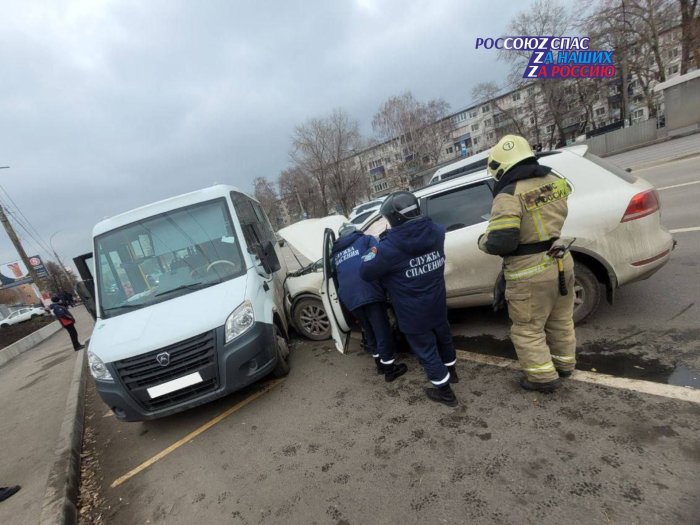 Ульяновские спасатели приняли участие в ликвидации последствий ДТП